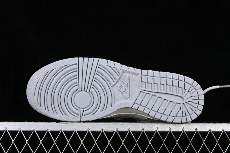 All Categories Nk SB Dunk Series Nk SB Dunk Low Low-top sneakers Nk Dunk Low Minimalist industrial-simple silver hook SB strap low-top casual sneakers DJ6188-003